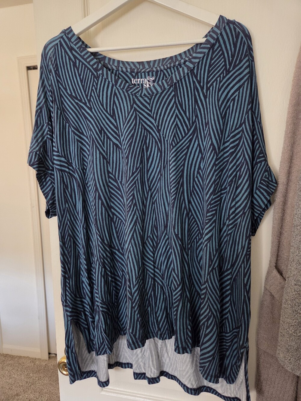 Terra & Sky Navy and Teal Leaf-Stripe Scoop Neck Tunic